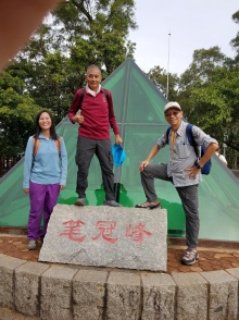 PB300056.jpg (471372 bytes)