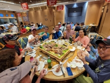 PB300098.jpg (437240 bytes)