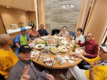 PB300100.jpg (403583 bytes)